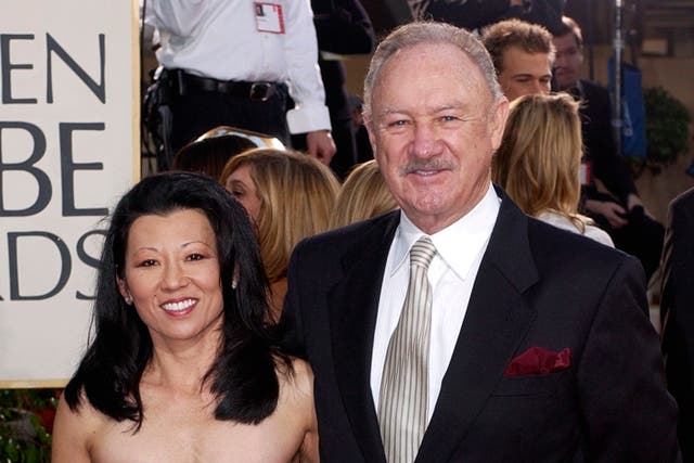 <p>Gene Hackman and his wife Betsy Arakawa at the Golden Globes in 2003</p>