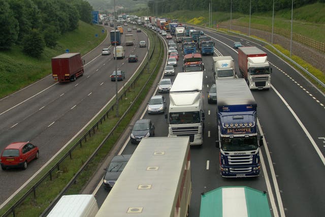 <p>All lanes of the M62 are closed between Junctions 19 and 20</p>