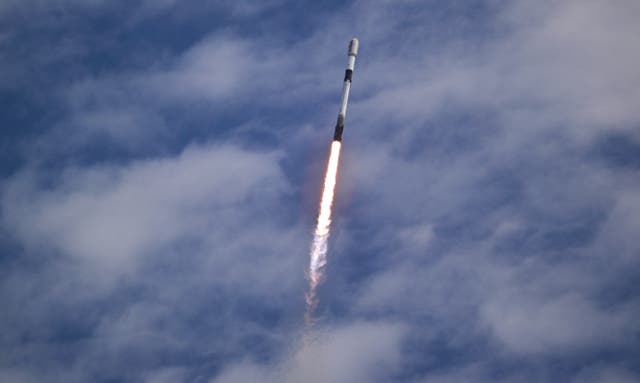 <p>A SpaceX Falcon 9 rocket lifts off from Kennedy Space Center with a payload of Starlink satellites in Cape Canaveral, Florida. Debris from rockets is delaying flights across the globe, according to a report </p>